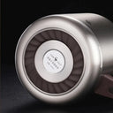 Garrafa térmica prata inox Casa Splendida com alça escura disponível nos tamanhos 2L e 2,5L