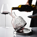 Decanter rotativo de cristal 1500ml com base giratória e acabamento espelhado para vinhos sofisticados.