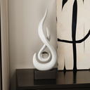 Escultura decorativa de resina com design fluido e elegante. Perfeita para sala, escritório ou mesa de centro.