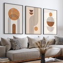 Kit com 3 quadros abstratos geométricos em tons de terracota, moldura de madeira com ou sem vidro, ideal para sala moderna.