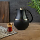 Garrafa térmica estilo europeu preta com alça cromada e tampa de clique, ideal para bebidas quentes