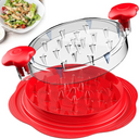 Utensílio manual desfiando frango cozido com facilidade, perfeito para receitas rápidas