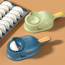 Máquina de fazer pastel amarela com alça ergonômica, ideal para cozinhar rápido e com praticidade.