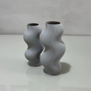 Kit com 2 vasos decorativos ondulados, acabamento fosco, ideal para decoração moderna e elegante