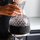 Decanter rotativo de cristal 1500ml com base giratória e acabamento espelhado para vinhos sofisticados.