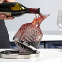Decanter rotativo de cristal 1500ml com base giratória e acabamento espelhado para vinhos sofisticados.