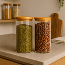 Kit com 2 potes de vidro 1L com tampa de bambu hermética — organização elegante e natural para sua cozinha.