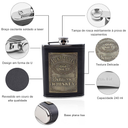 Kit de bolso com cantil 8oz, copo inox e funil. Revestido em couro e embalagem de presente elegante. Compacto e sofisticado.