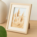 Porta-retrato Lyor em vidro bege, acabamento espelhado, uso horizontal ou vertical, disponível nos tamanhos 10x15 e 15x20.