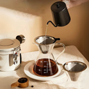 Bule inox pour over 350ml com tampa, ideal para cafés filtrados com elegância e controle.