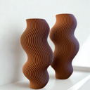 Kit com 2 vasos decorativos ondulados, acabamento fosco, ideal para decoração moderna e elegante