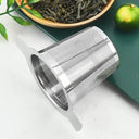Infusor de chá em inox com malha fina e alças laterais para caneca, encaixe prático e elegante – Casa Splendida