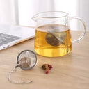 Infusor de chá esférico de inox com corrente de 4,5cm para ervas e folhas soltas - Casa Splendida