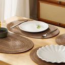 Jogo americano oval trançado em algodão e poliéster, kit com 6 unidades, cores variadas, estilo rústico Casa Splendida.