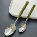 Colheres de sopa e sobremesa em inox com cabo verde bambu, parte do jogo de talheres luxo 304.