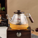 Chaleiras de vidro 1100ml com infusor e alça de nogueira em versões transparente e fumê - Casa Splêndida