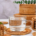 Suporte de copo artesanal em rattan com porcelana azul