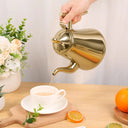 Chaleira inox dourada com infusor removível para chá elegante Casa Splendida