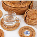 Suporte de copo artesanal em rattan com porcelana azul