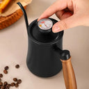Chaleira preta 550ml com bico fino e cabo de madeira, com ou sem termômetro na tampa para preparo de café