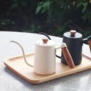 Chaleira gooseneck 600ml com cabo de madeira e bico fino curvo para preparo manual de café