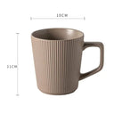 Caneca nórdica cerâmica marrom 450ml com textura listrada