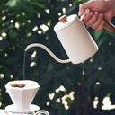 Chaleira gooseneck 600ml com cabo de madeira e bico fino curvo para preparo manual de café
