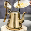 Chaleira inox dourada com infusor removível para chá elegante Casa Splendida