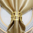 Porta-guardanapos metálicos vazados com acabamento eletroplated em dourado e prata para decoração de mesa posta