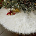 Close na textura macia da saia de Natal Casa Splendida, com detalhes de brilho e acabamento premium em pelo alto
