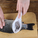 Utensílio de cozinha para remover escamas de peixe sem espalhar sujeira e com fácil lavagem