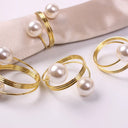 Porta-guardanapo de metal dourado e prateado com pérolas artificiais – Casa Splendida, ideal para casamentos e jantares elegantes.