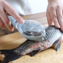 Utensílio de cozinha para remover escamas de peixe sem espalhar sujeira e com fácil lavagem