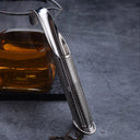 Infusor inox tubular com gancho, ideal para chá solto, elegante, prático e reutilizável – Casa Splendida