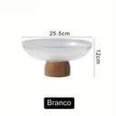 Tigela de vidro com pedestal de madeira — ideal para frutas, sobremesas e decoração de alto padrão.