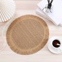 Jogo americano redondo de algodão com franja, cores marrom e preto, decoração de mesa elegante Casa Splendida.

