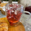 Caneca de parede dupla com flores secas vermelhas – exclusiva, sofisticada e ideal para momentos especiais