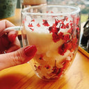 Caneca de parede dupla com flores secas vermelhas – exclusiva, sofisticada e ideal para momentos especiais