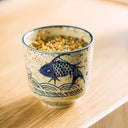 Xícara japonesa cerâmica pintada à mão estampa Peixe Azul