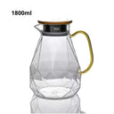 Jarra de vidro borossilicato 1,8 L com formato diamantado, tampa de bambu e filtro em inox para bebidas quentes e frias