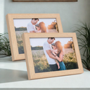 Kit com 2 porta-retratos 15x21 em madeira com vidro, estilo caixa com 3 cm de profundidade, disponível em 5 cores.