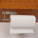 Suporte de rolo de papel inox prateado montado na cozinha