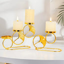 Castiçal moderno europeu em metal dourado com espaço para velas tealight