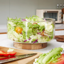 Tigela de vidro com base em madeira — sofisticação para frutas, saladas ou petiscos na sua mesa.
