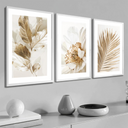 Kit com 3 quadros decorativos de folhagem dourada, moldura madeira, tamanho 40x60, perfeito para salas modernas.