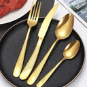 Detalhe do Cabo Texturizado com Acabamento Dourado – Talheres Elegantes em Inox