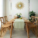 Caminho de mesa verde boho com franjas de algodão e linho, estilo rústico farmhouse, decoração para mesa de jantar