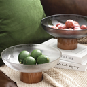 Tigela de vidro com pedestal de madeira — ideal para frutas, sobremesas e decoração de alto padrão.