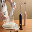 Mini mixer elétrico portátil com batedor fouet e corpo em aço, ideal para café, leite e shakes