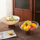Fruteira com pedestal em estilo clássico — leve, elegante e ideal para decorar com frutas ou doces.